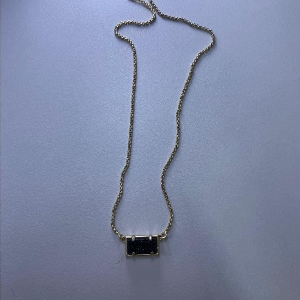 Black and gold kendra Scott necklace